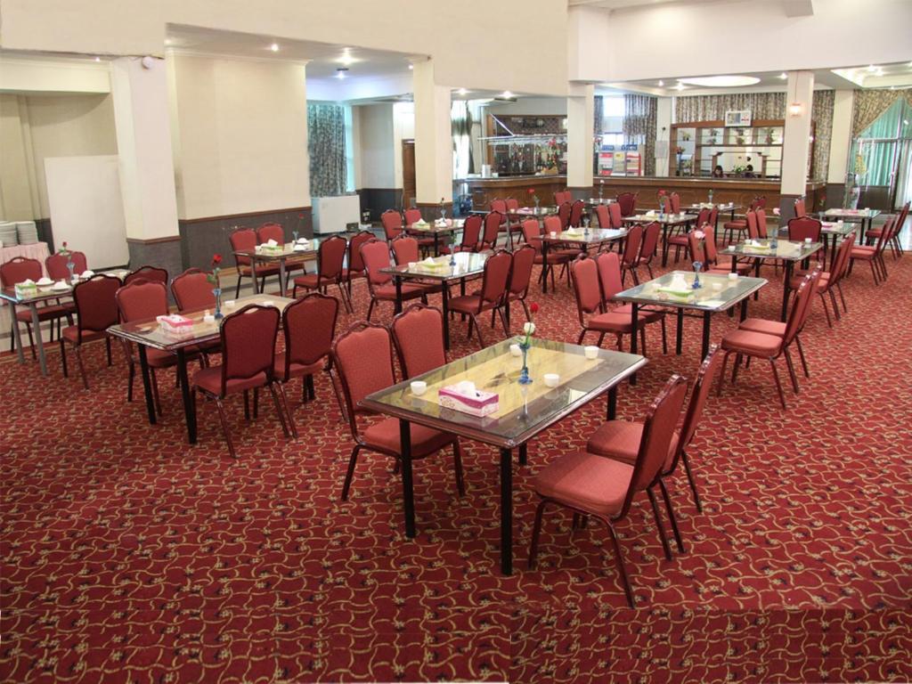 Excel Treasure Hotel Янгон Экстерьер фото